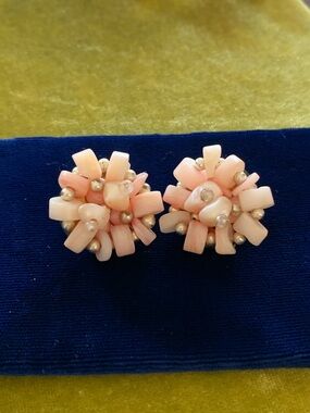 Antique Pink Cluster Shell Bead Clip-On Earrings - Unbranded